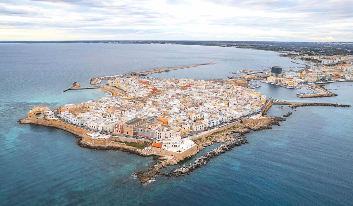Gallipoli centro storico sul mare nel Salento